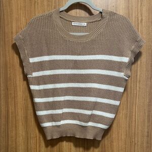 Moon & Madison Tan Knit Sweater Vest